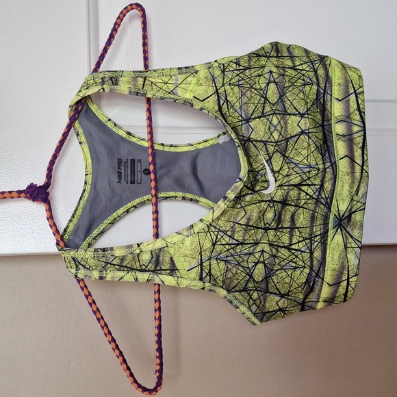 Nike Pro Neon sports bra - Picture 2 of 2